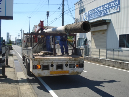 愛知県小牧市でコンクリート柱の抜柱作業を行いました。